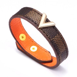 Fashionable leather bracelet - with V letter / charms - unisexBracelets